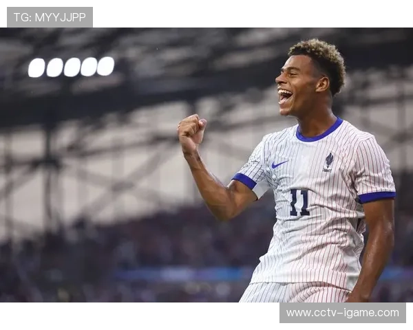 盖拉-杜埃禁区推射，斯特拉斯堡闪电扳平巴黎